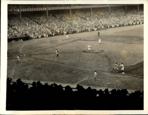 1930s New York Yankees "The Sporting News Collection Archives" Original Photo (Sporting News Collection Hologram/MEARS Photo LOA)