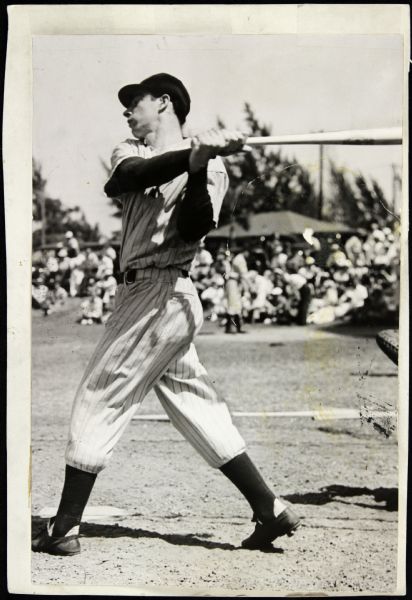 1940 Joe DiMaggio New York Yankees "The Sporting News Collection Archives" Original 6.5" x 9.5" Photo (Sporting News Collection Hologram/MEARS Photo LOA)