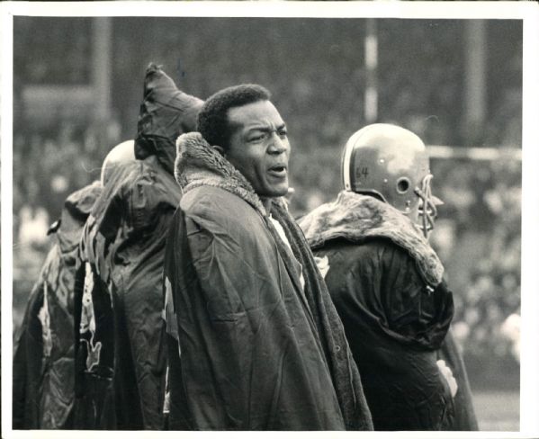 1957-62 Jim Brown Cleveland Browns "The Sporting News Collection Archives" Original Photo (Sporting News Collection Hologram/MEARS Photo LOA)