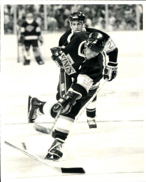 1990 Wayne Gretzky Los Angeles Kings "The Sporting News Collection Archives" Original 8" x 10" Photo (Sporting News Collection Hologram/MEARS Photo LOA)