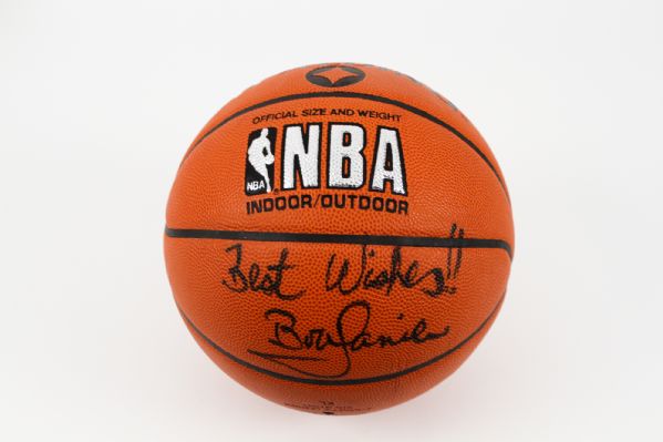Bob Lanier Single signed Spalding NBA Basketball - Milwaukee Bucks HOFer