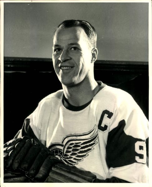 1969 Gordie Howe Detroit Red Wings "The Sporting News Collection Archives" Original 8" x 10" Photo (Sporting News Collection Hologram/MEARS Photo LOA)