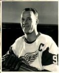 1969 Gordie Howe Detroit Red Wings "The Sporting News Collection Archives" Original 8" x 10" Photo (Sporting News Collection Hologram/MEARS Photo LOA)