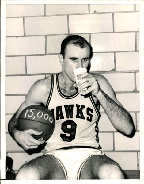 1962 Bob Pettit St. Louis Hawks "SPORT Magazine Collection Archives" Original Photo (MEARS Photo LOA)