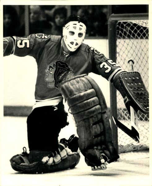 1974 Tony Esposito Chicago Blackhawks "The Sporting News Collection Archives" Original 8" x 10" Photo (Sporting News Collection Hologram/MEARS Photo LOA)