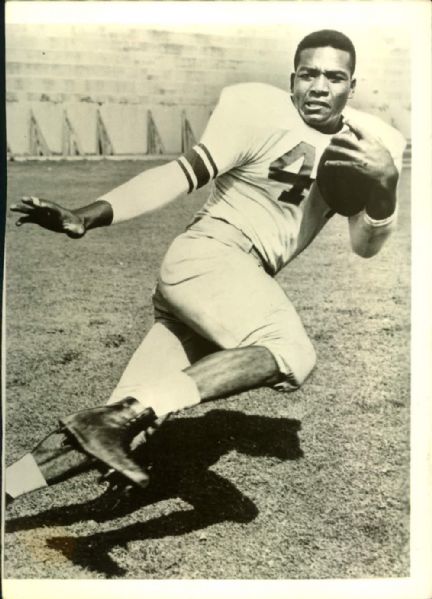 1956 Jim Brown Syracuse University "The Sporting News Collection Archives" Original Photo (Sporting News Collection Hologram/MEARS Photo LOA)
