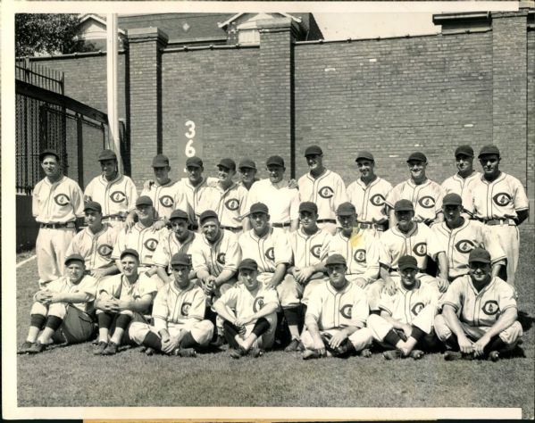 1935 NL Champion Chicago Cubs Team Photo "The Sporting News Collection Archives" Original 7" x 9" Photo (Sporting News Collection Hologram/MEARS Photo LOA)