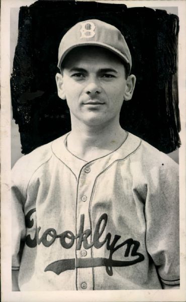 1945-47 circa Vic Lombardi Brooklyn Dodgers "The Sporting News Collection Archives" Original 5" x 8" Photo (Sporting News Collection Hologram/MEARS Photo LOA)