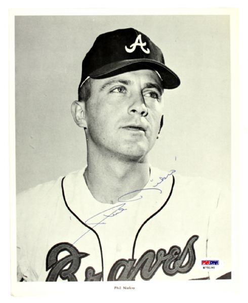 Phil Niekro Braves Signed 8x10 Photo (PSA/DNA)