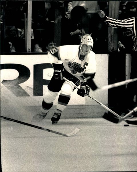 1990 Wayne Gretzky L.A. Kings "The Sporting News Collection Archives" Original 8" x 10" Photo (Sporting News Collection Hologram/MEARS Photo LOA)