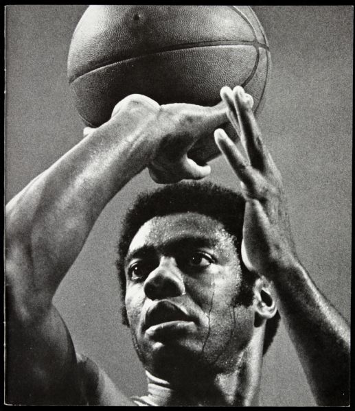 1990s Oscar Robertson Milwaukee Bucks Signed Booklet - JSA 