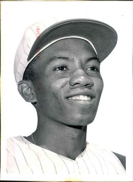 1960 Leo Cardenas Cincinnati Reds "The Sporting News Collection Archives" Original 5" x 7" Photo (Sporting News Collection Hologram/MEARS Photo LOA)