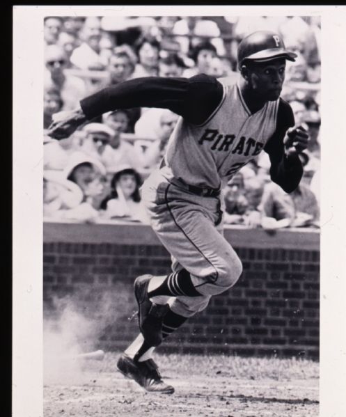 1957-70 Roberto Clemente Pittsburgh Pirates "The Sporting News" Original 2.75" x 2.75" Black And White Negative (The Sporting News Collection/MEARS Auction LOA) 