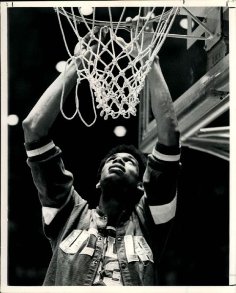 1969 Lew Alcindor UCLA Bruins "TSN Collection Archives" Original 8" x 10" Photo (Sporting News Collection Hologram/MEARS Photo LOA)