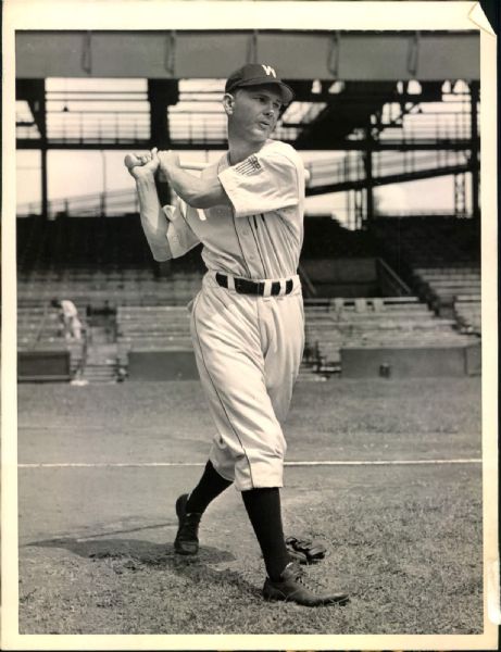 1944-47 Player Unknown Washington Senators "The Sporting News Collection Archives" Original 6" x 8" Photo (Sporting News Collection Hologram/MEARS Photo LOA)