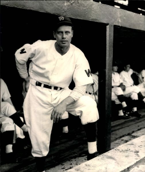1937 Wes Ferrell Washington Senators "The Sporting News Collection Archives" Original 7.5" x 9" Photo (Sporting News Collection Hologram/MEARS Photo LOA)