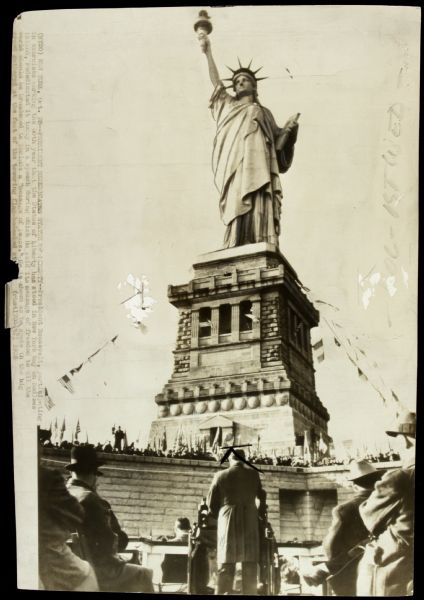 1936 Statue of Liberty "The Chicago Sun Times Archives" Original 10.5" x 15" Jumbo Oversized Photo (CST Hologram/MEARS Photo LOA) Unique
