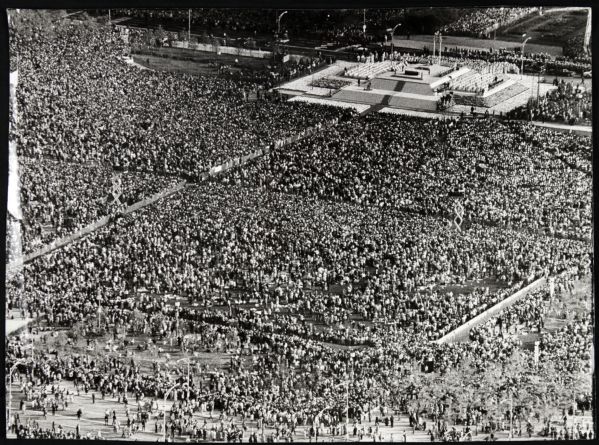 1979 Pope John Paul II Grant Park Mass 17" x 12 1/2" Oversized Original Photo From Chicago Sun Times Archives - MEARS 