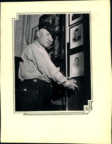 1947 William Bransfield Pittsburgh Pirates "The Sporting News Collection Archives" Original 7" x 9" Photo (Sporting News Collection Hologram/MEARS Photo LOA)