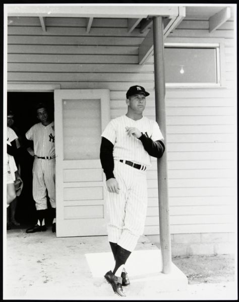 1960s Depiction of Mickey Mantle New York Yankees 11" x 14" Arthur Rickerby Studio Print - MEARS
