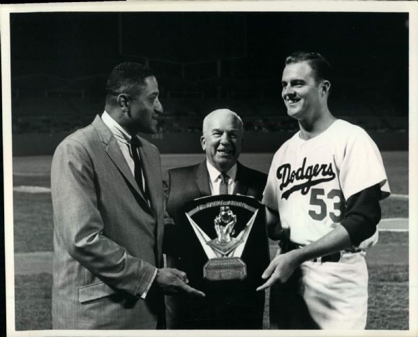 1963 Don Drysdale "The Sporting News Collection Archives" Original 8" x 10" Photo (Sporting News Collection Hologram/MEARS Photo LOA)