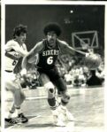 1977 Julius Erving Philadelphia 76ers "The Sporting News Collection Archives" Original 8" x 10" Photo (Sporting News Collection Hologram/MEARS Photo LOA)