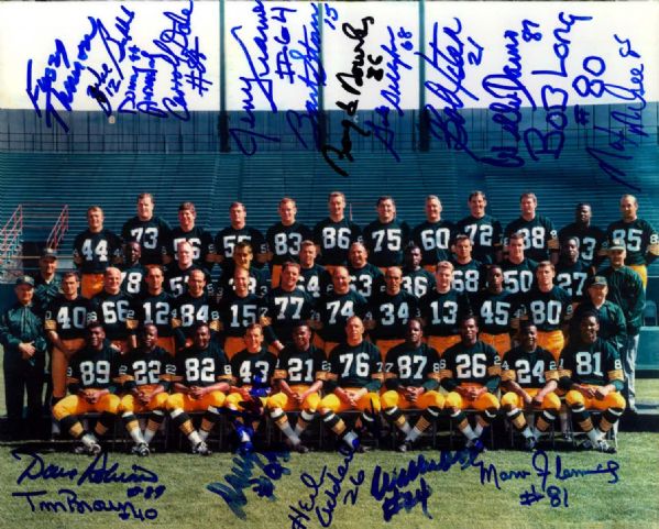 1967 Green Bay Packers Signed 8" x 10" Photo w 18 Sigs. Incl. Bart Starr Bob Jeter Max McGee- JSA 