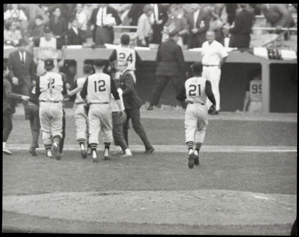 1960s Depiction of Roberto Clemente Pittsburgh Pirates 11" x 14" Arthur Rickerby Studio Print - Lot of 2 - MEARS
