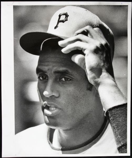 1971 Roberto Clemente Pittsburgh Pirates "The Chicago Sun Times Archives" Original 10" x 12" Choice Jumbo Oversized Photo (CST Hologram/MEARS Photo LOA) Unique, 1:1