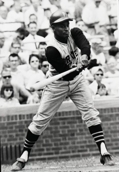 1957-70 Roberto Clemente Pittsburgh Pirates "The Sporting News" Original 2.75" x 4" Black And White Negative (The Sporting News Collection/MEARS Auction LOA) 