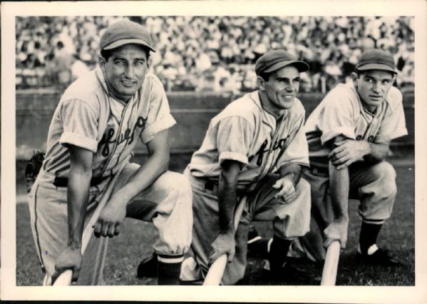 1948-52 Reggie Otero Stanley Bread Coaker Stanley Cienfuegos "The Sporting News Collection Archives" Original Photo (Sporting News Colleciton Hologram/MEARS Photo LOA)