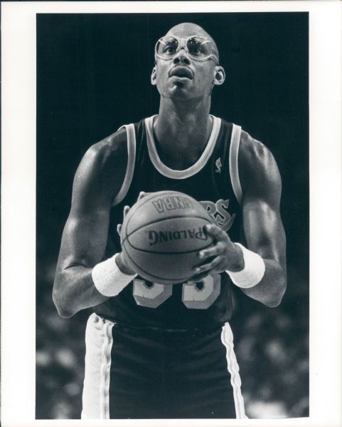 1987 Kareem Abdul-Jabbar Los Angeles Lakers "The Sporting News Collection Archives" Original Type 1 8" x 10" Photo (Sporting News Collection Hologram/MEARS Type 1 Photo LOA)