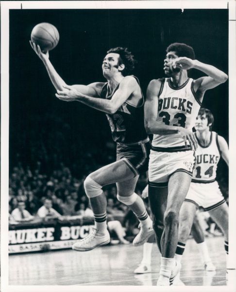 1972 Kareem Abdul-Jabbar Milwaukee Bucks "The Sporting News Collection Archives" Original Type 1 8" x 10" Photo (Sporting News Collection Hologram/MEARS Type 1 Photo LOA)