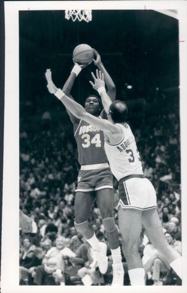1985 Kareem Abdul-Jabbar L.A. Lakers & Hakeem Olajuwon Houston Rockets "TSN Collection Archives" Original Type 1 8" x 10" Photo (Sporting News Collection Hologram/MEARS Type 1 Photo LOA)