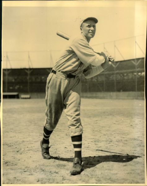 1933 Wally Berger Boston Braves "The Sporting News Collection Archives" Original Photo (Sporting News Collection Hologram/MEARS Photo LOA)
