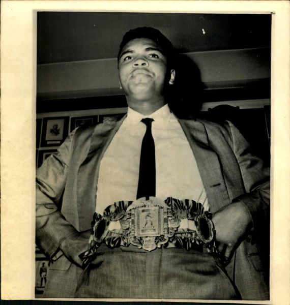 1964 Muhammad Ali "The Sporting News Collection Archives" Original 8" x 8.5" Photo (Sporting News Collection Hologram/MEARS Photo LOA)
