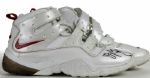 2009-10 Thaddeus Young Philadelphia 76ers Signed Game Worn Shoes - MEARS LOO - JSA