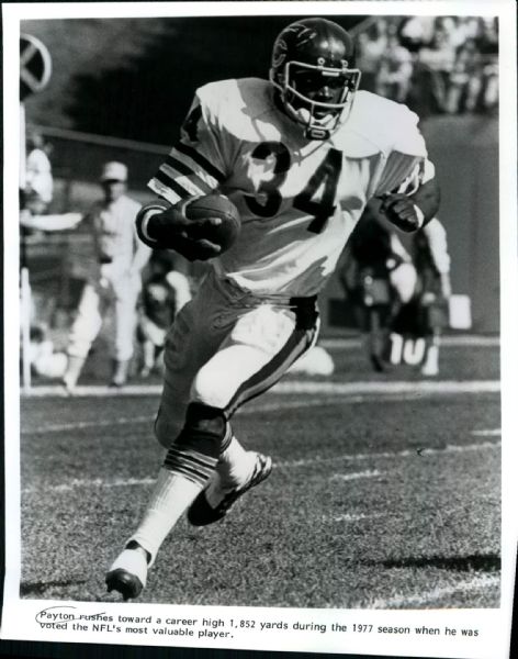 1977 Walter Payton Chicago Bears "The Sporting News Collection Archives" 1987 Print (Sporting News Collection Hologram/MEARS Photo LOA)