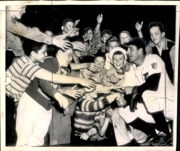 1945 Hank Greenberg Detroit Tigers "The Sporting News Collection Archives" Original 8" x 10" Photo (Sporting News Collection Hologram/MEARS Photo LOA)