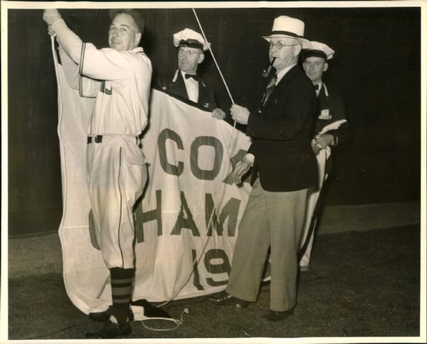 1940 Jack Lelivelt Seattle Rainiers PCL "The Sporting News Collection Archives" Original Photo (Sporting News Collection Hologram/MEARS Photo LOA)