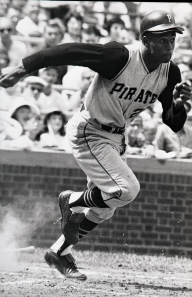1962-70 Roberto Clemente Pittsburgh Pirates "The Sporting News" Original 2.25" x 3.5" Black And White Negative (The Sporting News Collection/MEARS Auction LOA) 
