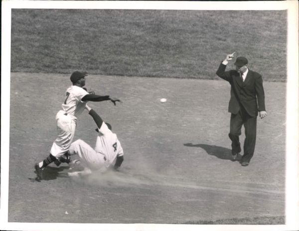 1957 Vic Power Kansas City Athletics "SPORT Magazine Collection Archives" Original Photo (MEARS Photo LOA)