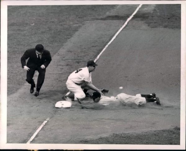 1949 World Series Phil Rizzuto New York Yankees "The Sporting News Collection Archives" Original Photo (Sporting News Collection Hologram/MEARS Photo LOA)