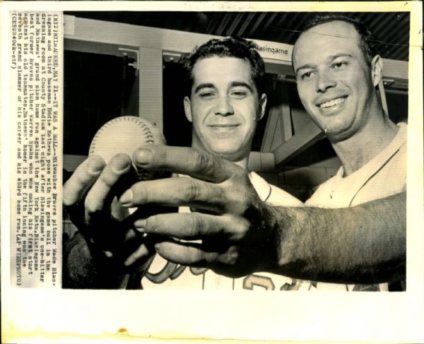 1965 Wade Blasingame Eddie Mathews Milwaukee Braves "The Chicago Sun-Times Archives" Original Photo (Chicago Sun-Times Hologram/MEARS Photo LOA)