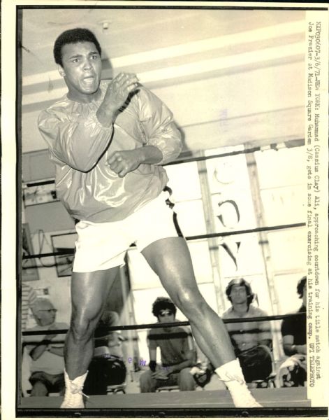 1971 Muhammad Ali Trains for Joe Frazier "The Chicago Sun-Times Collection Archives" Original Photo (Chicago Sun-Times Hologram/MEARS Photo LOA)
