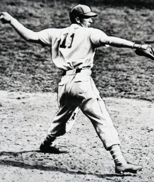 1933-43 Carl Hubbell New York Giants "The Sporting News" Original 2.5" x 3.5" Black And White Negative (The Sporting News Collection/MEARS Auction LOA) 