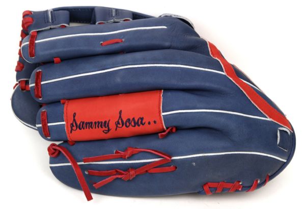 1999 Sammy Sosa Chicago Cubs Promotional Model Glove - MEARS LOA 