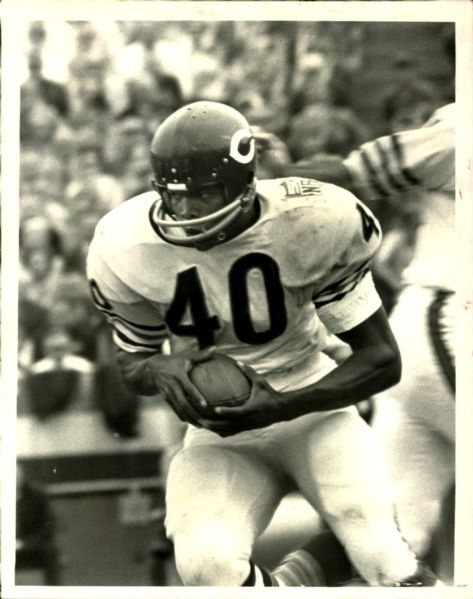 1970 Gale Sayers Chicago Bears "The Sporting News Collection Archives" Original 7" x 9" Photo (Sporting News Collection Hologram/MEARS Photo LOA)