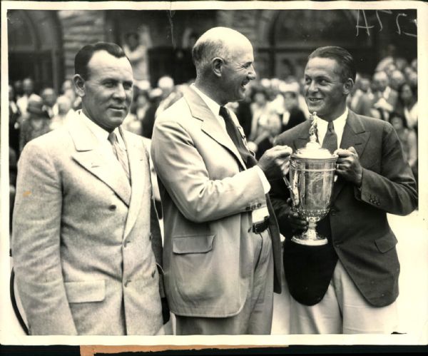 1929 Bobby Jones Wins National Open Title "The Sporting News Collection Archives" Original 8" x 10" Photo (Sporting News Collection Hologram/MEARS Photo LOA)