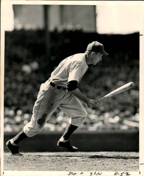 1946-48 Ed Waitkus Chicago Cubs "The Sporting News Collection Archives" Original Photo (Sporting News Collection Hologram/MEARS Photo LOA)